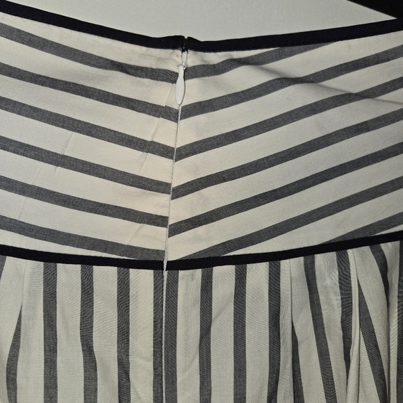 Ann Taylor Striped Pleated A-Line Mini Skirt - Size 6 - Nautical - Picture 8 of 11